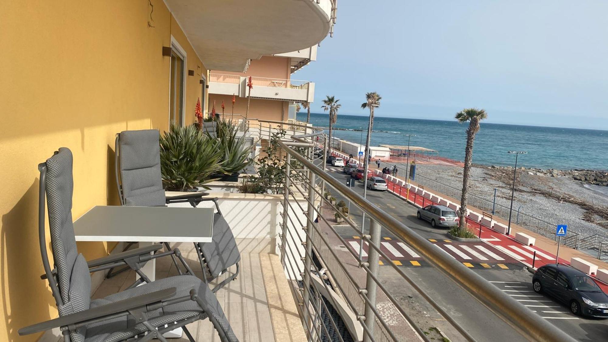 Apartamento Mare Blu Ventimiglia Exterior foto