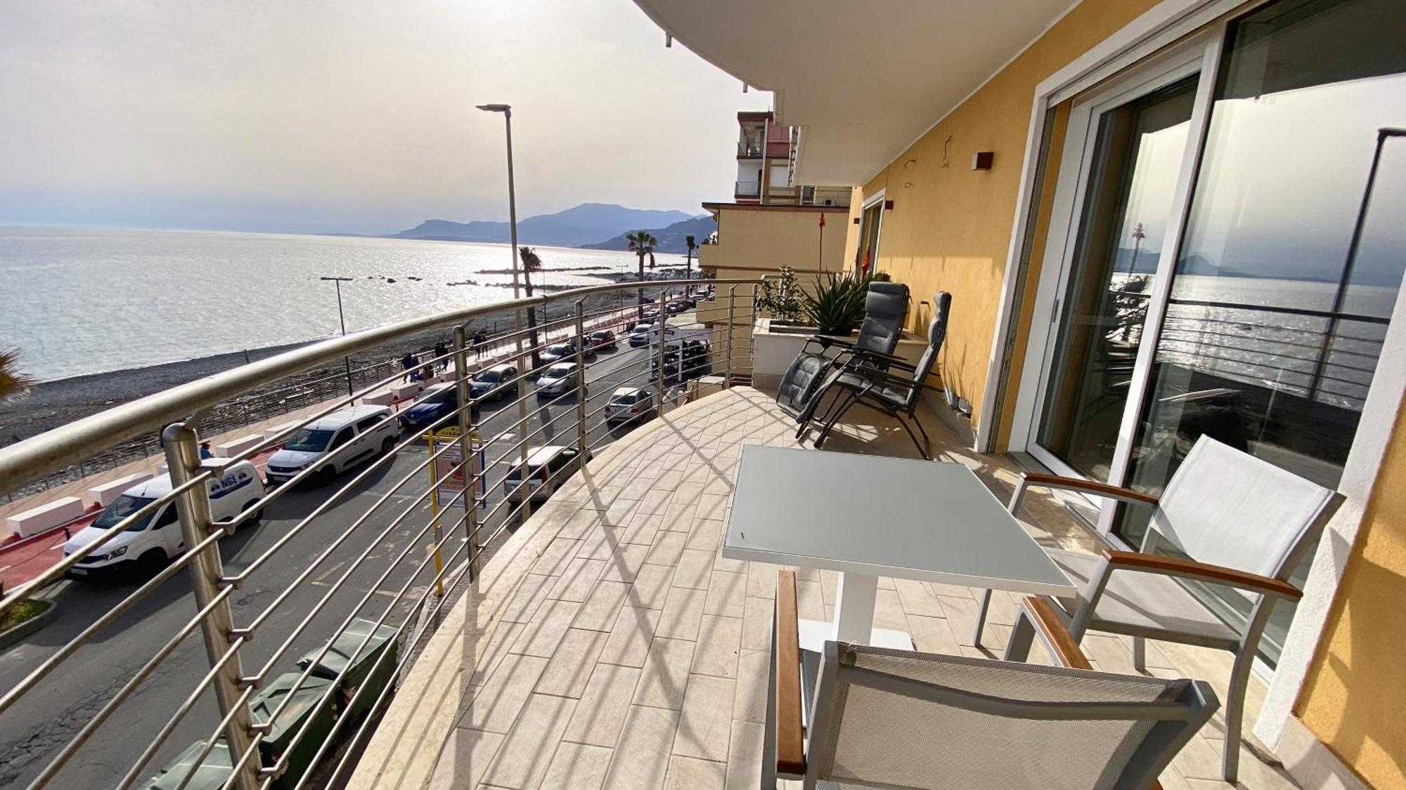 Apartamento Mare Blu Ventimiglia Exterior foto